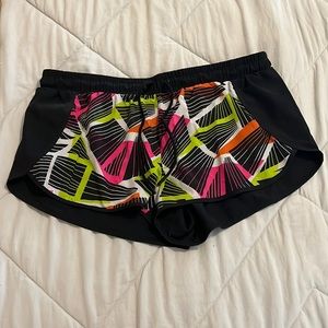 NEVER WORN ✨ FABLETICS black/patterned shorts